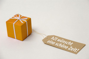 Geschenk mit Anhänger "h2l wünscht eine schöne Zeit"